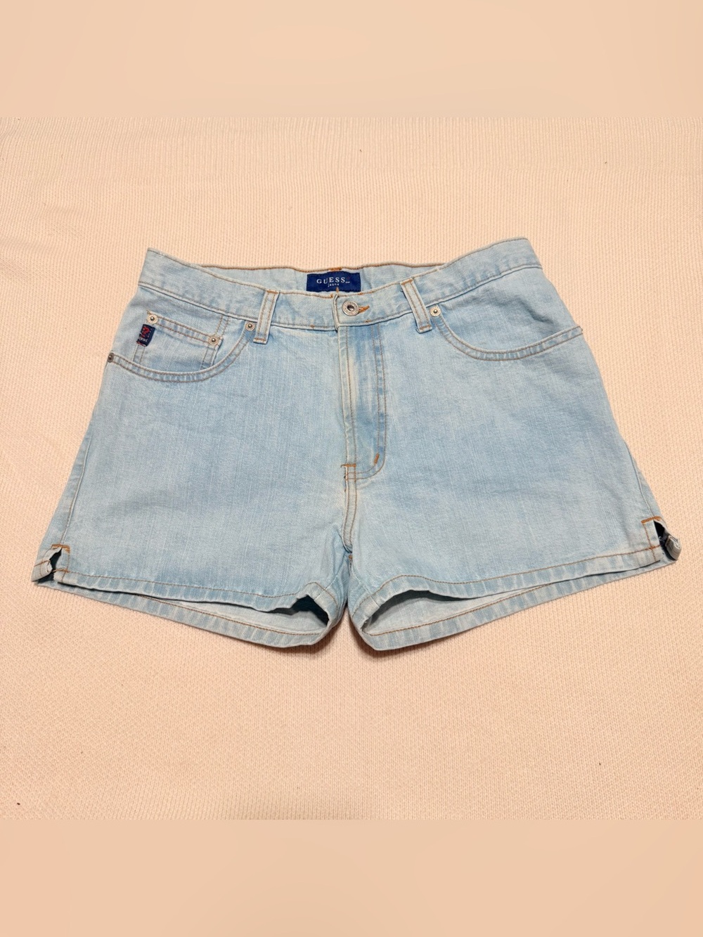 GUESS Light‎ Wash Denim Shorts in Pale Blue size 29